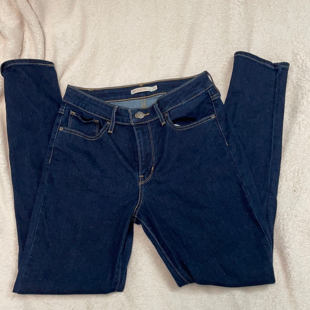 Levi Dark wash high rise skinny size 29